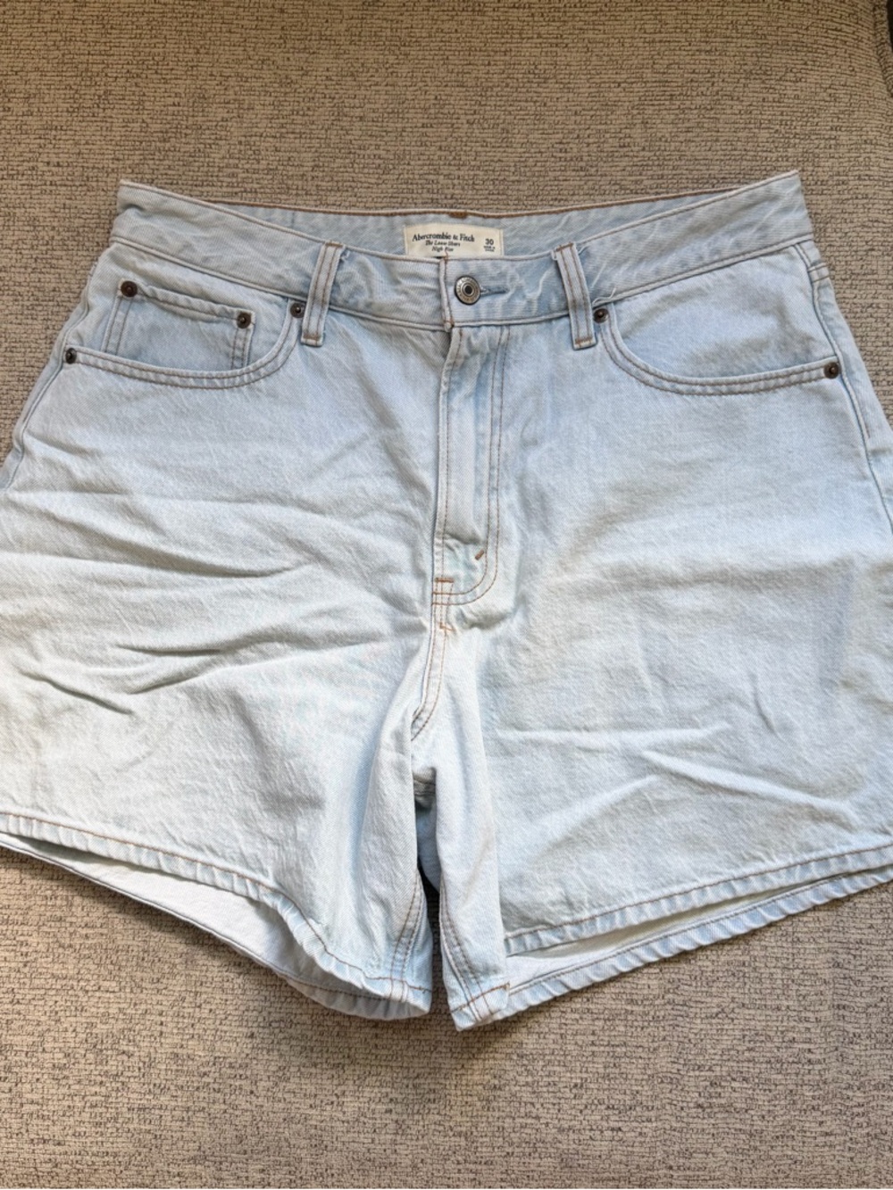 Abercrombie curve love the loose short high rise size 30 light wash